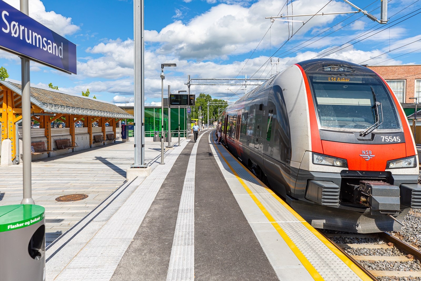 Kort vei til togstasjonen - her kommer du deg inn til Oslo på under halvtimen. Galleribilde