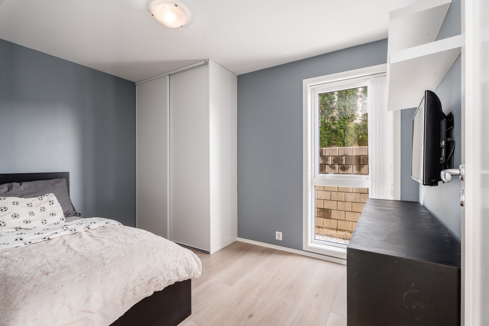 Dersom du allerede nå har bestemt deg for å gå på visning, så meld deg på nå. Tidvis sendes det ut informasjon om eventuelle privatvisninget etc frem mot visning. Galleribilde