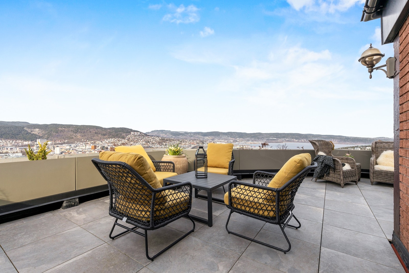 Her kan du nyte suveren utsikt over Drammen sentrum og fjorden Galleribilde