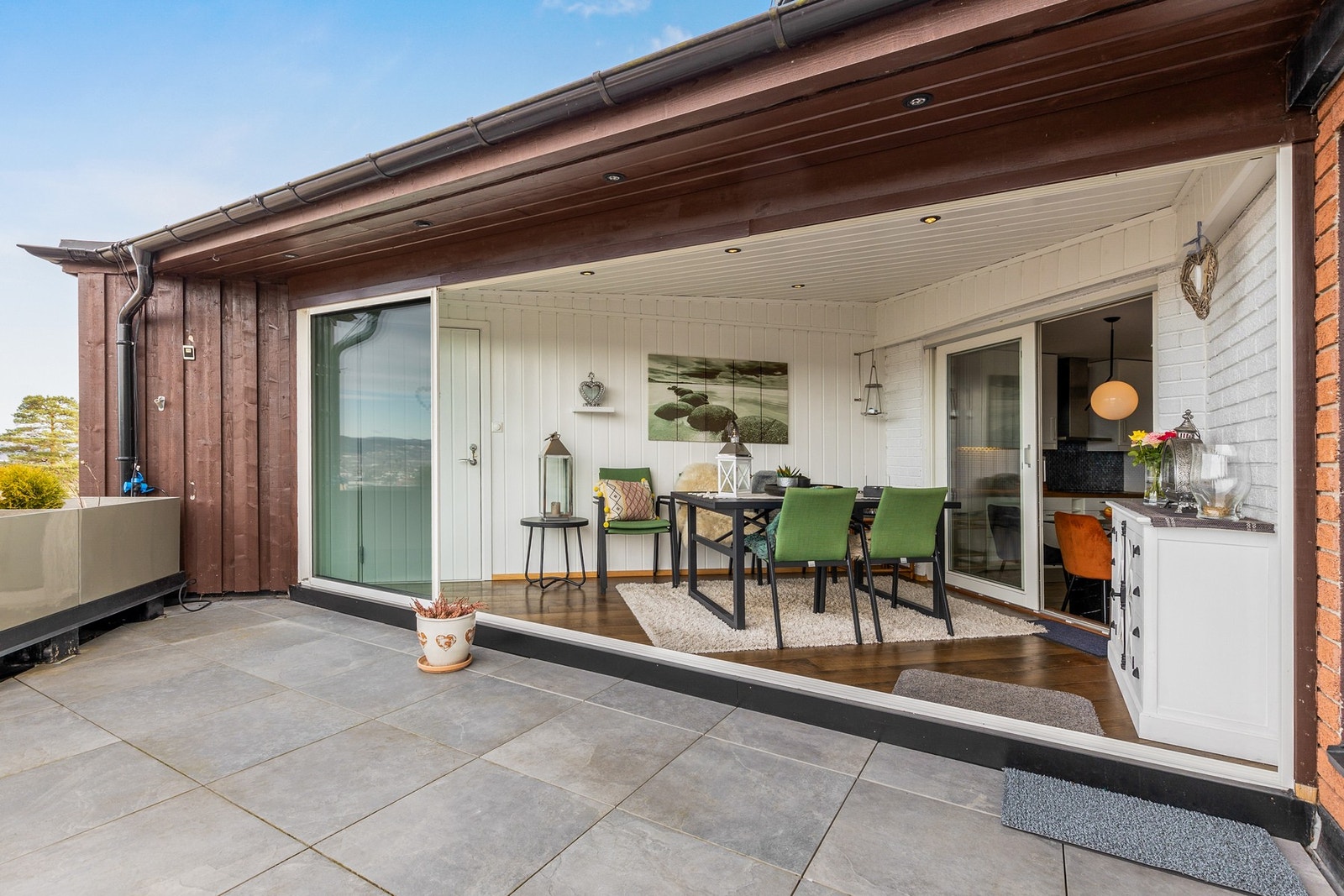 Fra kjøkkenområdet er det adkomst til vinterhage på ca. 8 kvm Galleribilde