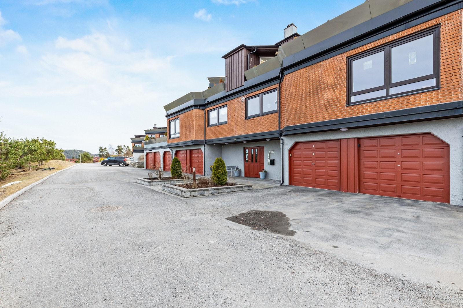 Parkering i garasje (plass nr. 37) med el-billader Galleribilde