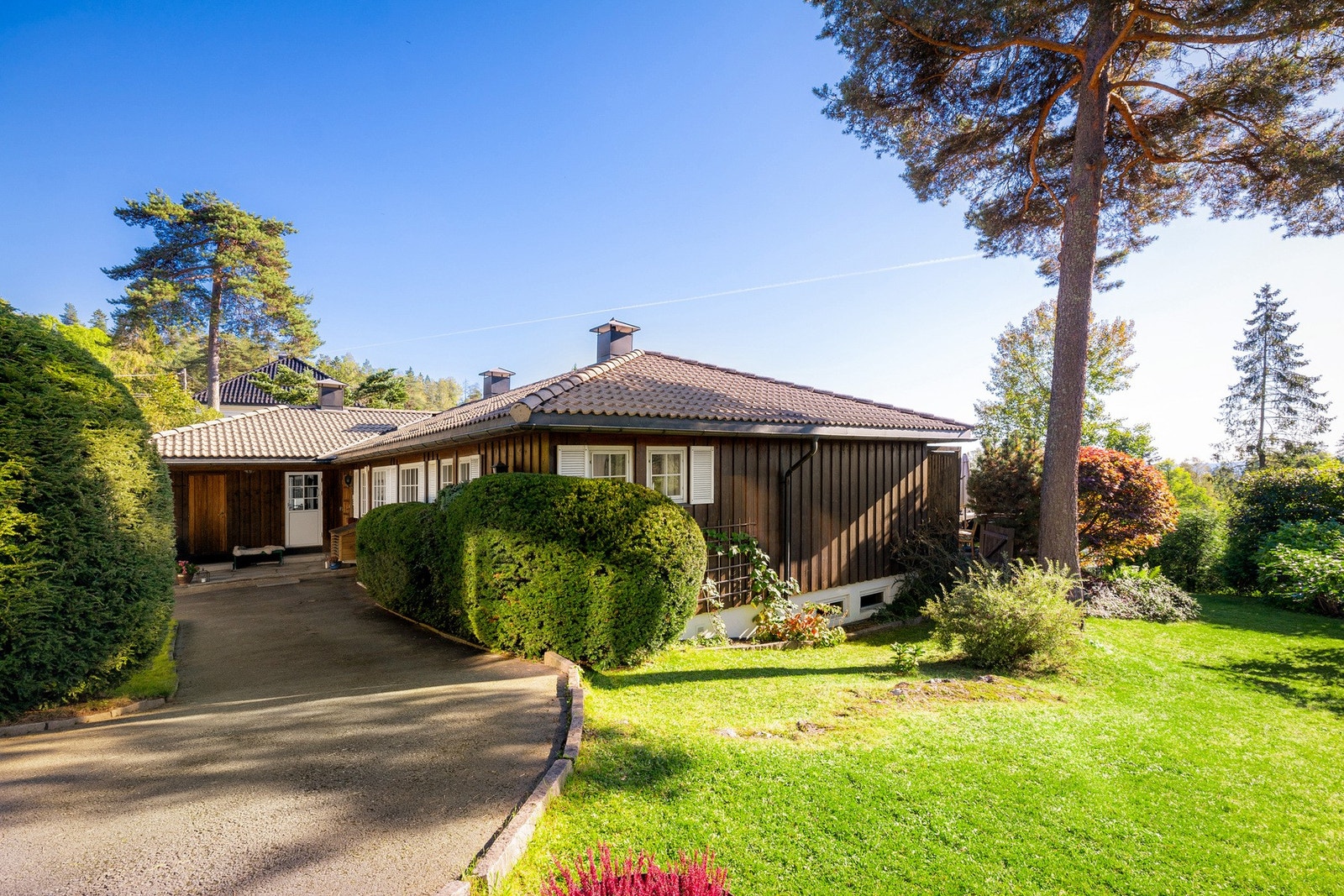 Eneboligen er meget velholdt, men har behov for oppgraderinger, noe som gir gode forutsetninger for å forme et hjem etter egne ønsker. Galleribilde