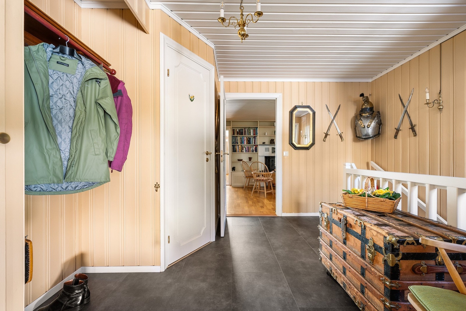 Fra entréen er det adkomst til et separat toalettrom. Galleribilde