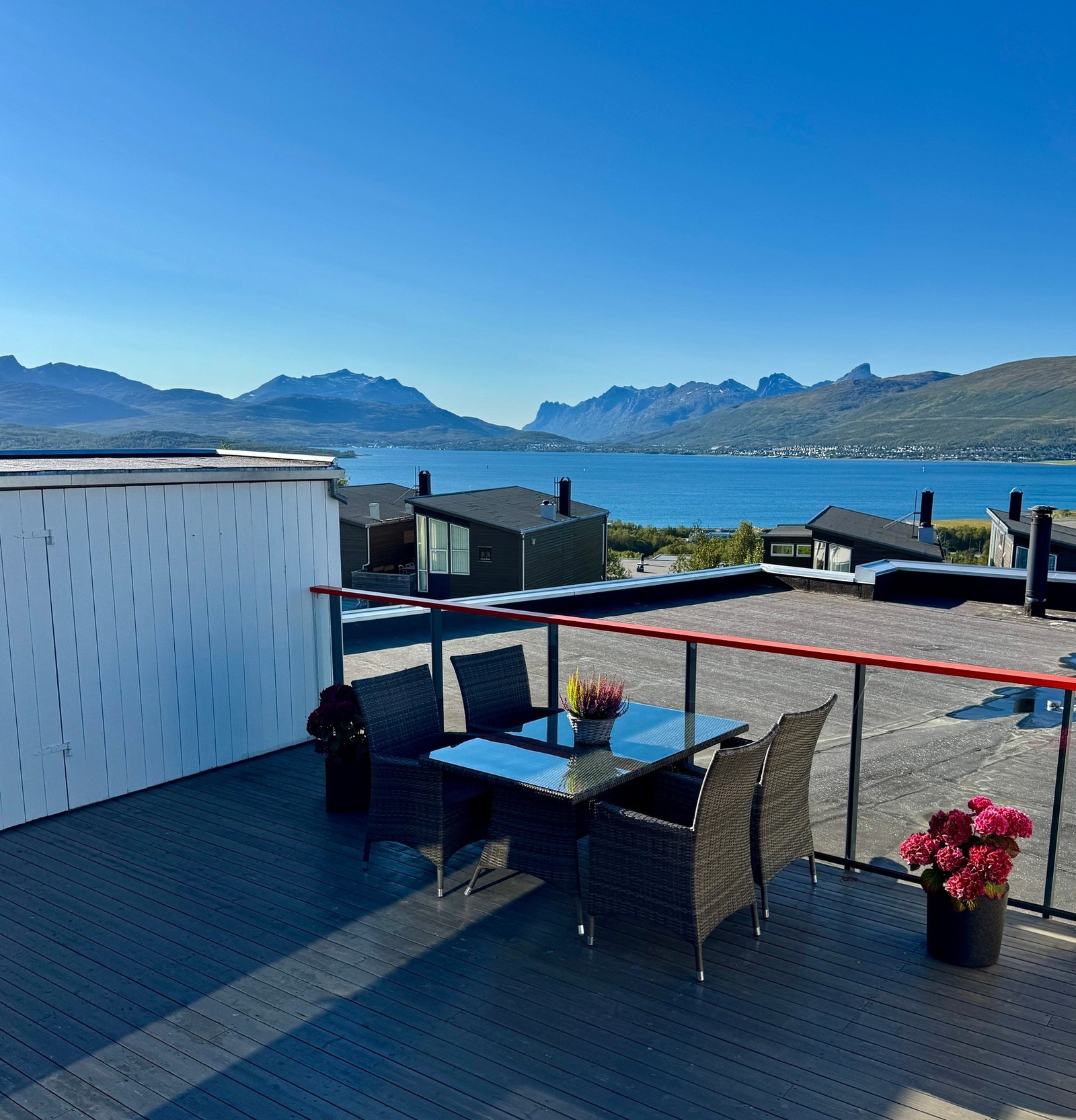 Flott utsikt mot fjellene på vakre Kvaløya. Selgers private bilder Galleribilde