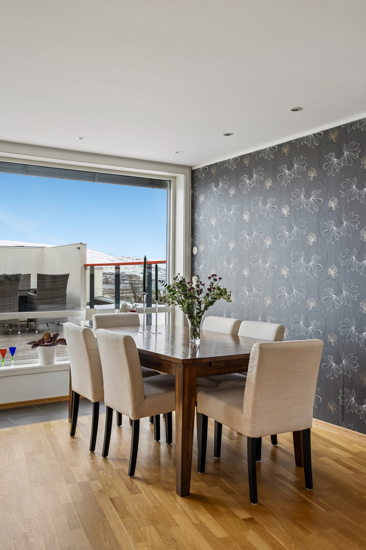 Utgang til balkong fra spisestuen Galleribilde