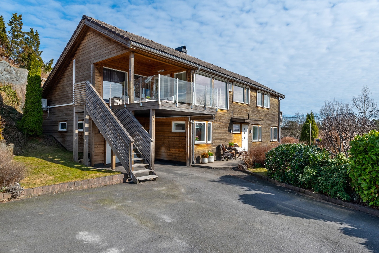 Enebolig med innholdsrik planløsning og tilbygget garasje Galleribilde