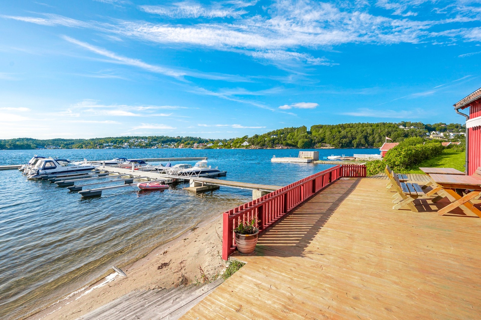 Her kan man nyte late sommerdager Galleribilde