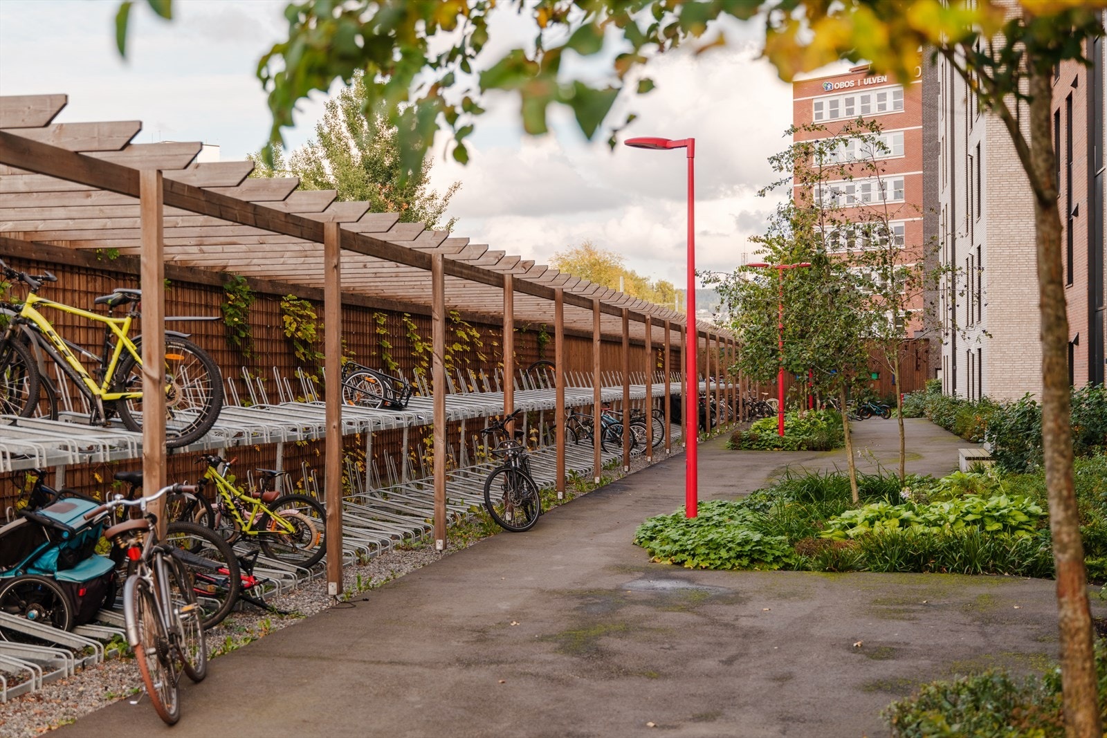 Sykkelparkering er tilgjengelig både innvendig og utvendig i borettslaget. Galleribilde