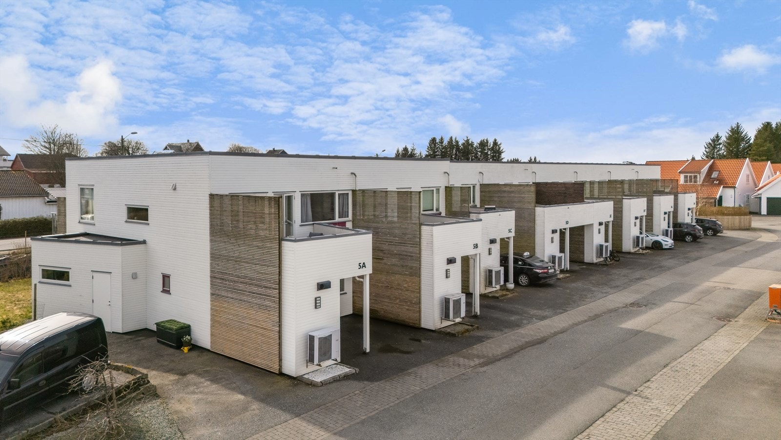 Innholdsrik bolig fordelt på to etasjer Galleribilde