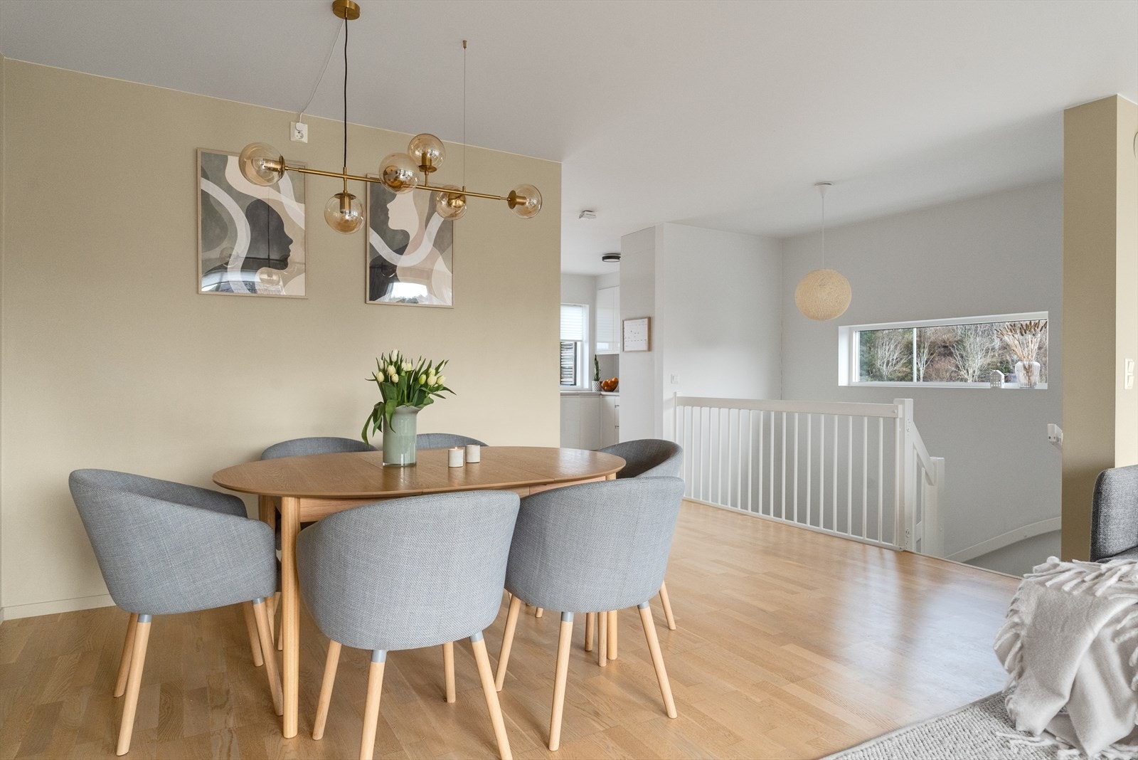 Flytt rett inn standard (2014) med fine farge -og materialvalg Galleribilde