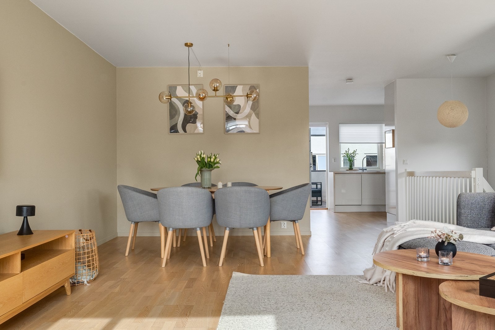 God plass til både sofagruppe og spisebord Galleribilde