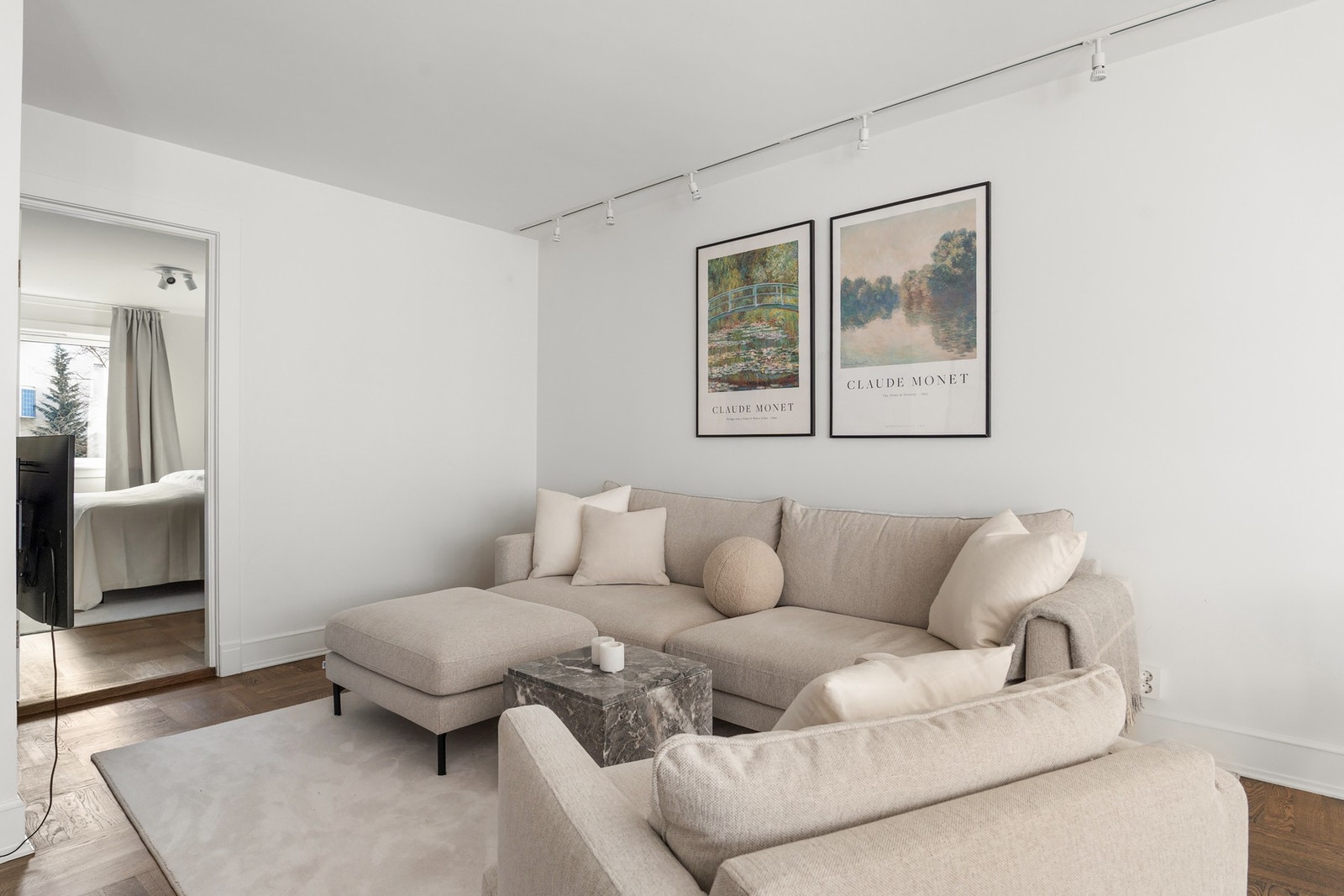 Planløsningen er gjennomgående, som gjør at du kan sikre lys inn fra begge sider om ønskelig. Galleribilde