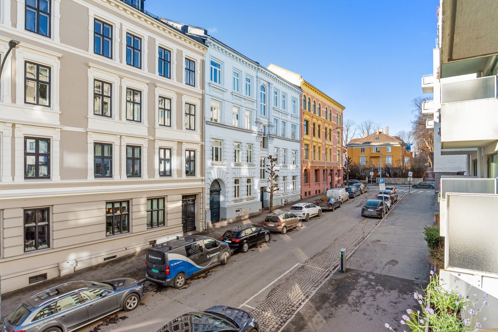 Pen utsikt mot klassiske frogner-bygg. Galleribilde