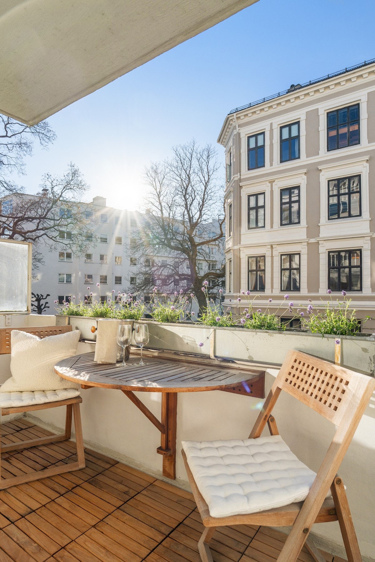 Her kan du lene deg tilbake og nyte gode solforhold på ettermiddagstid om sommeren. Galleribilde