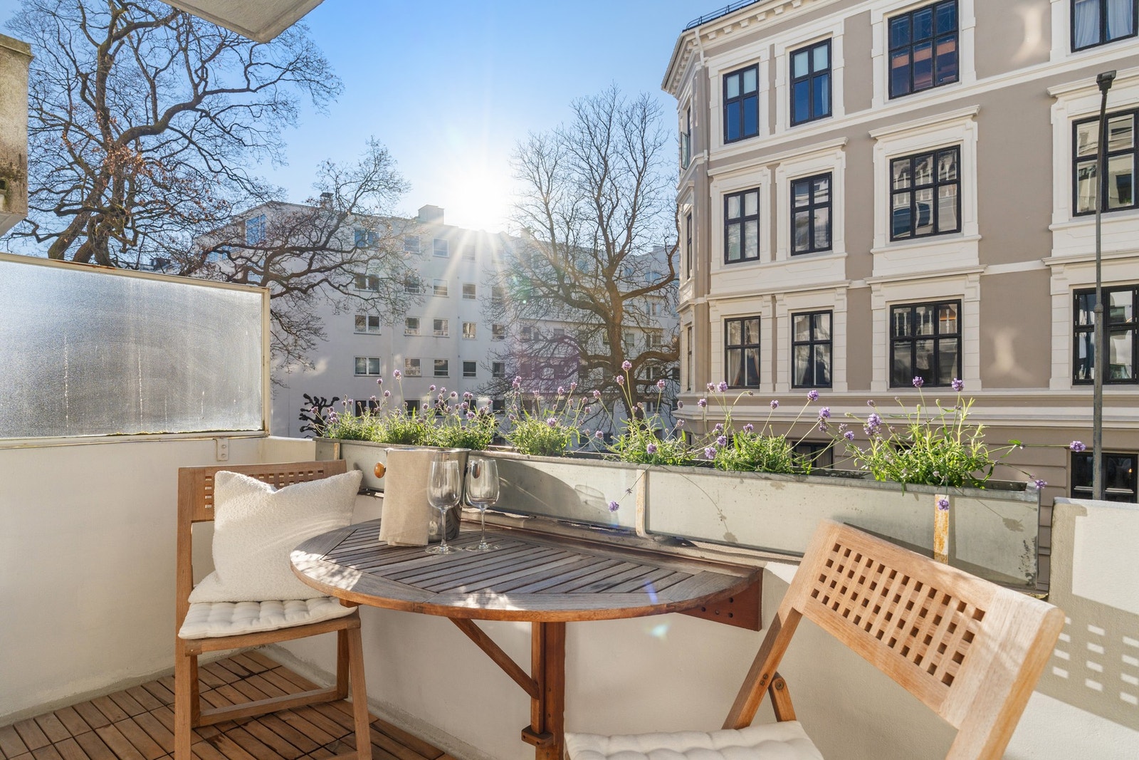 Tor Martin Tinderholt v/Privatmegleren Aksept har gleden av å ønske velkommen til ettertraktede Gabels gate 49 i hjertet av Frogner! Galleribilde