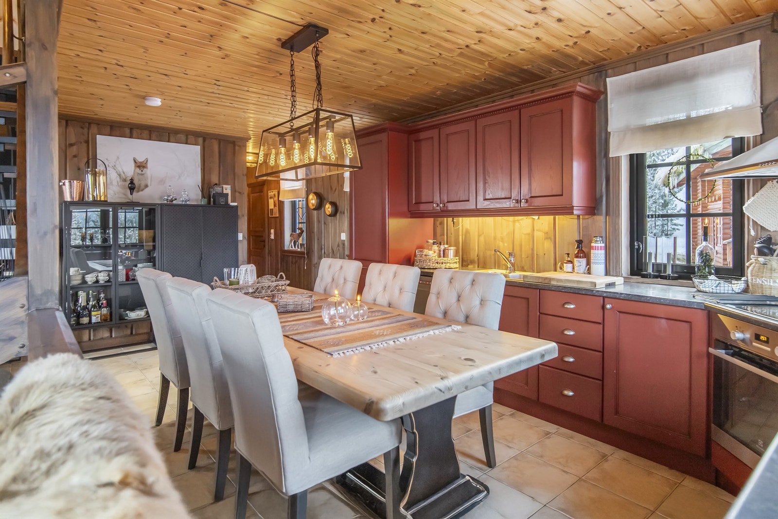 Her er fin plass til å samles rundt et hyggelig måltid Galleribilde