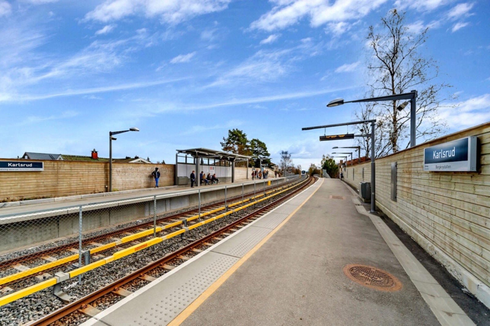 Karlsrud T-banestasjon ligger kun ca. 500 meter fra leiligheten Galleribilde
