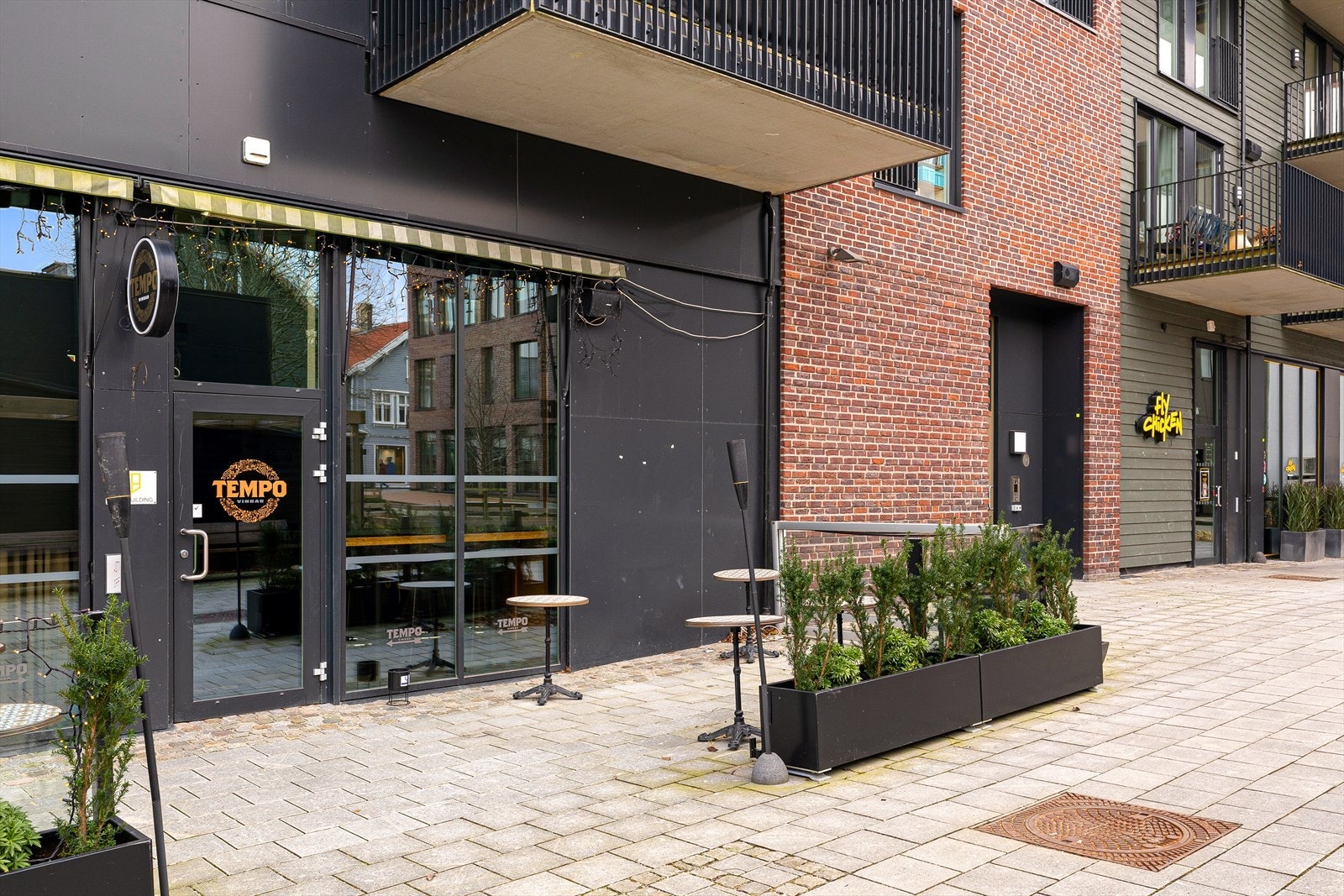 For et større utvalg av shopping og servicetilbud ligger både AMFI Vågen og Bystasjonen i kort avstand fra boligen. Galleribilde