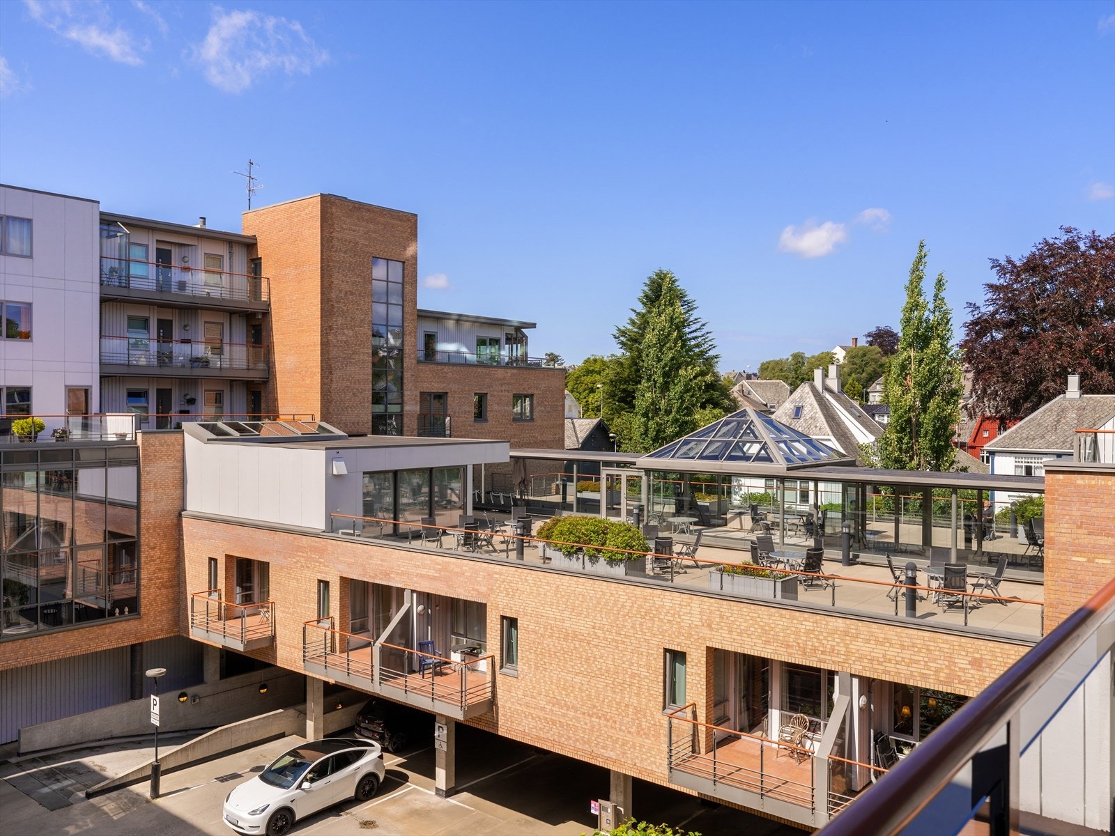 Uteområde. Galleribilde