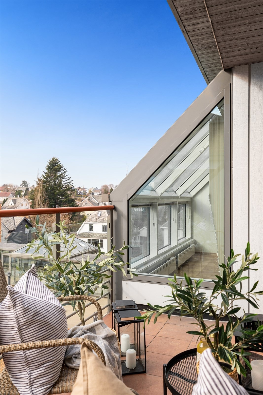 Dette er en innbydende og funksjonell leilighet med gode kvaliteter - perfekt for både familier, par eller de som ønsker god plass. Galleribilde