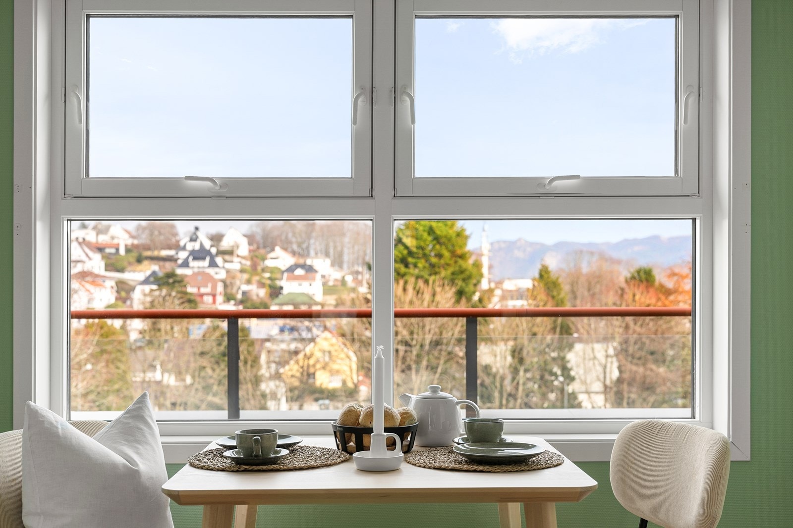 Her kan du sitte og nyte en god frokost, samtidig som du nyter utsikten. Galleribilde