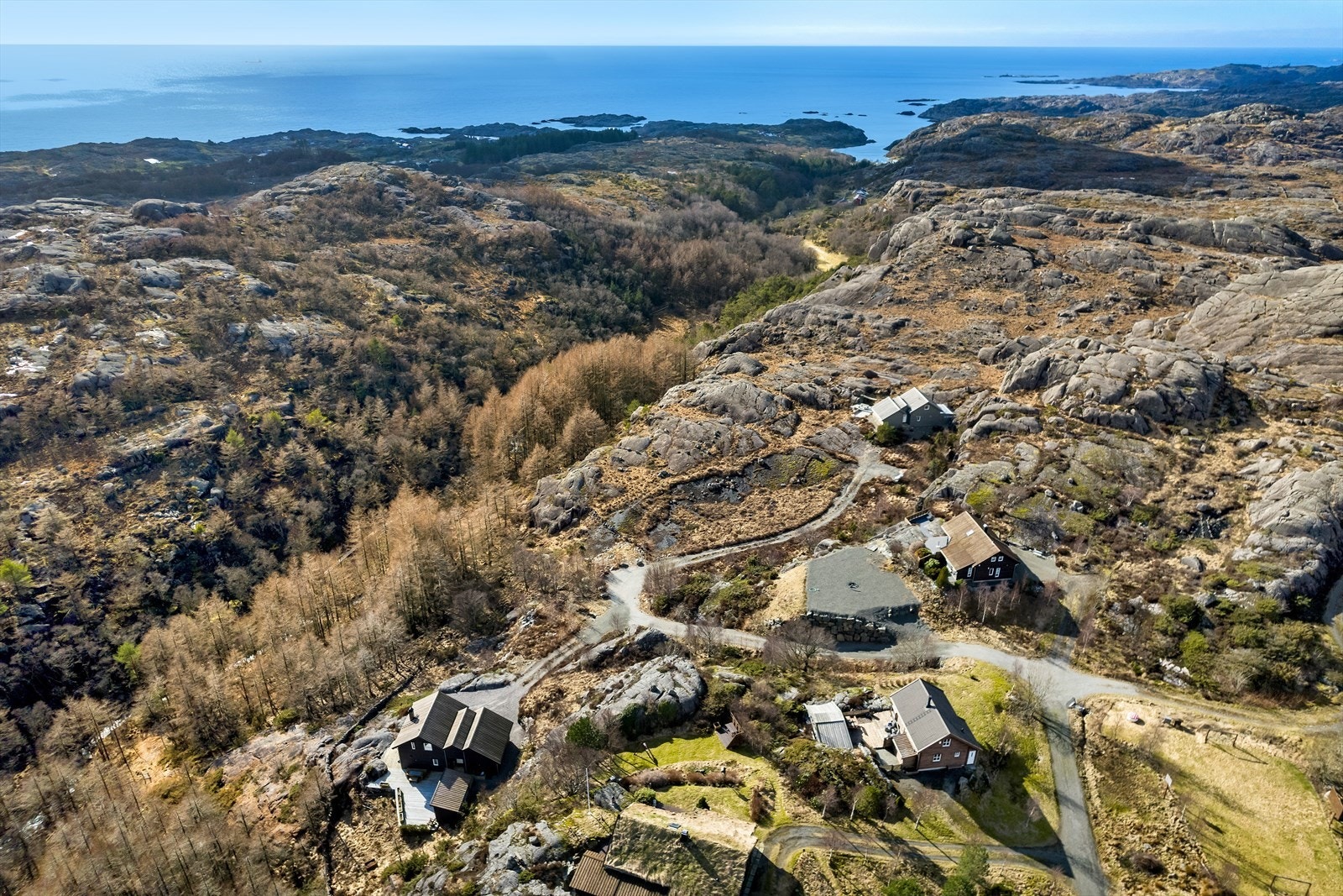Hytta er omkranset av nydelig natur Galleribilde