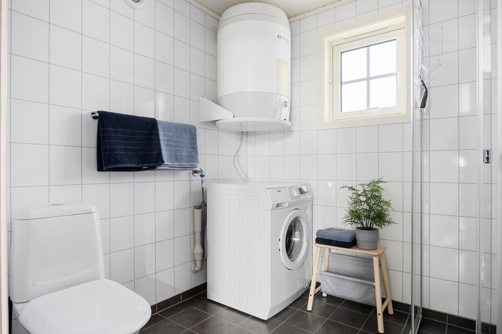 Smakfullt bad/vaskerom Galleribilde