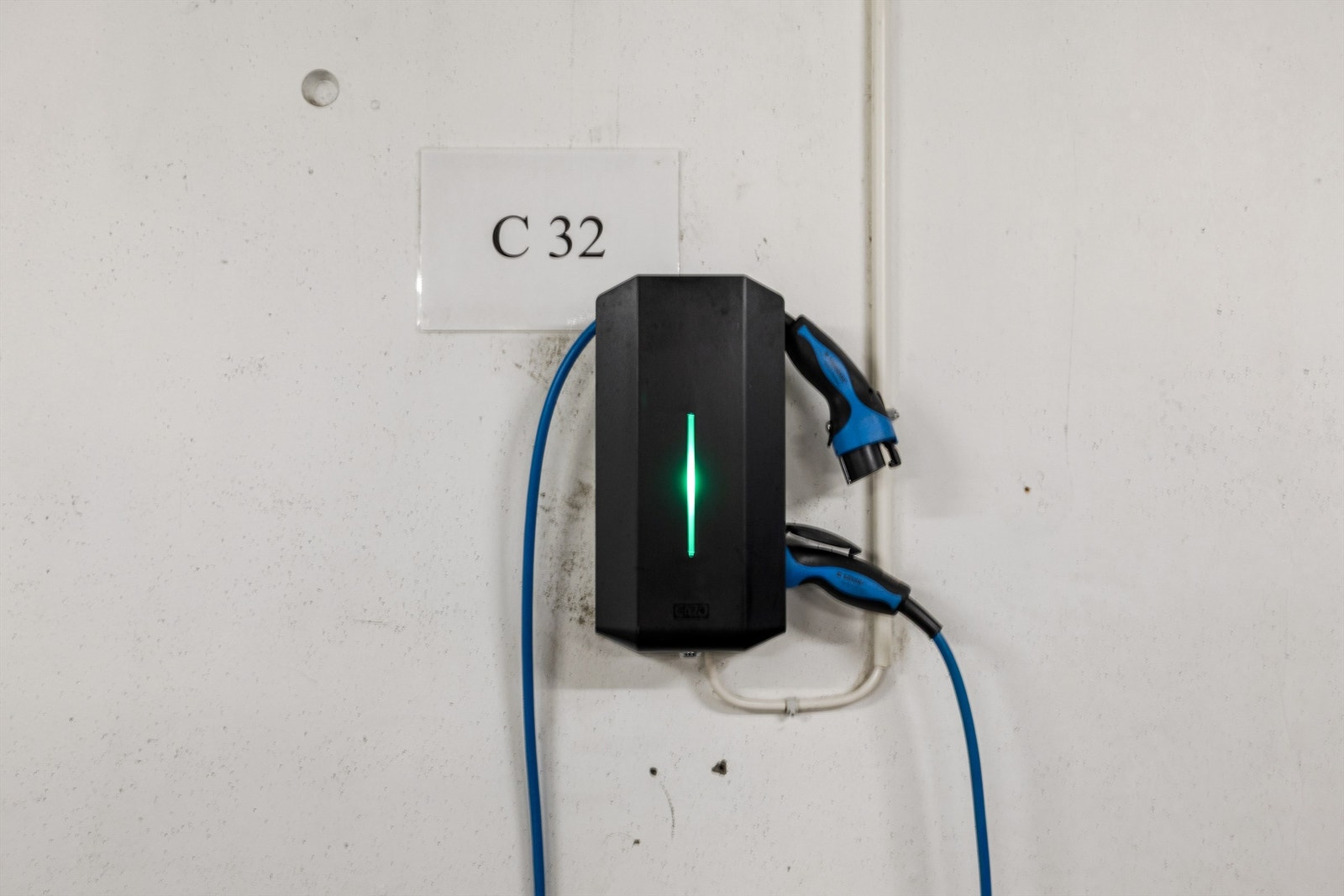 Elbillader installert Galleribilde