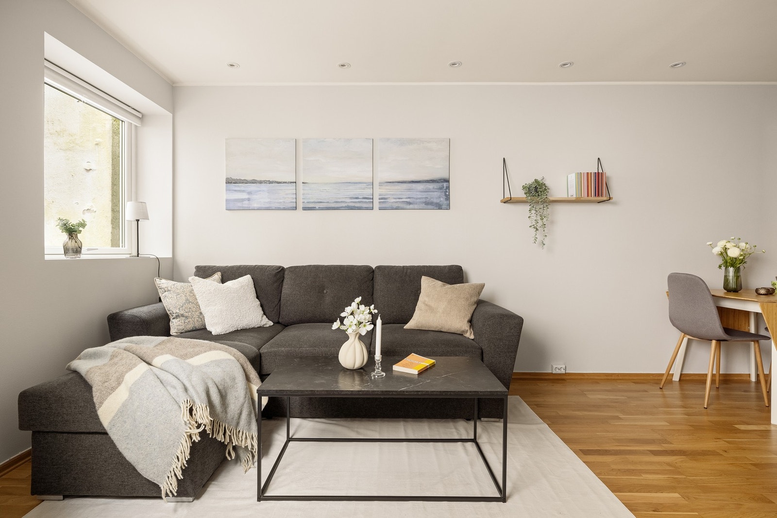 Dette er en flott leilighet med gjennomgående god standard og planløsning. Galleribilde