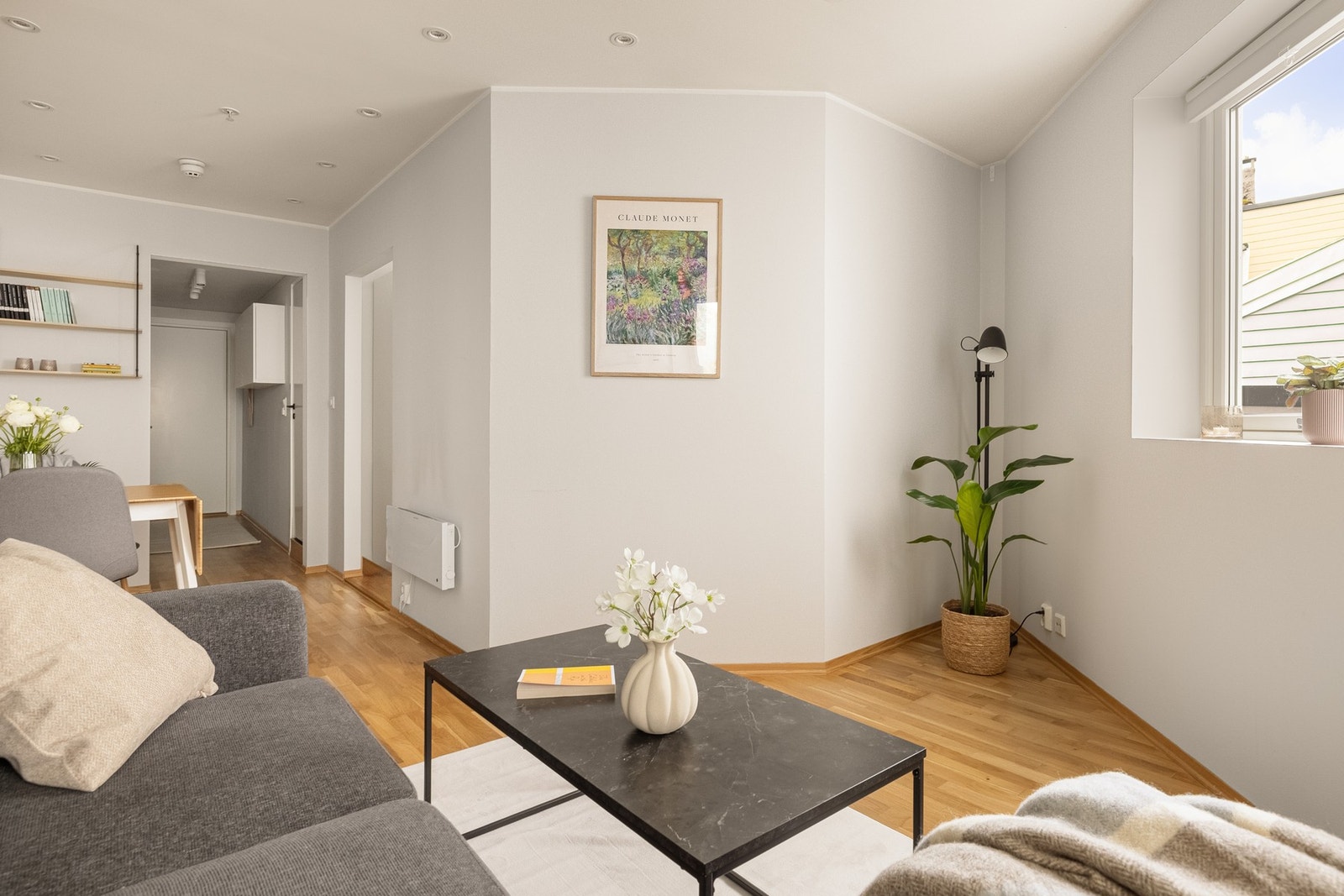 Det er parkett på gulv, noe som for øvrig er gjennomgående i leiligheten. Galleribilde