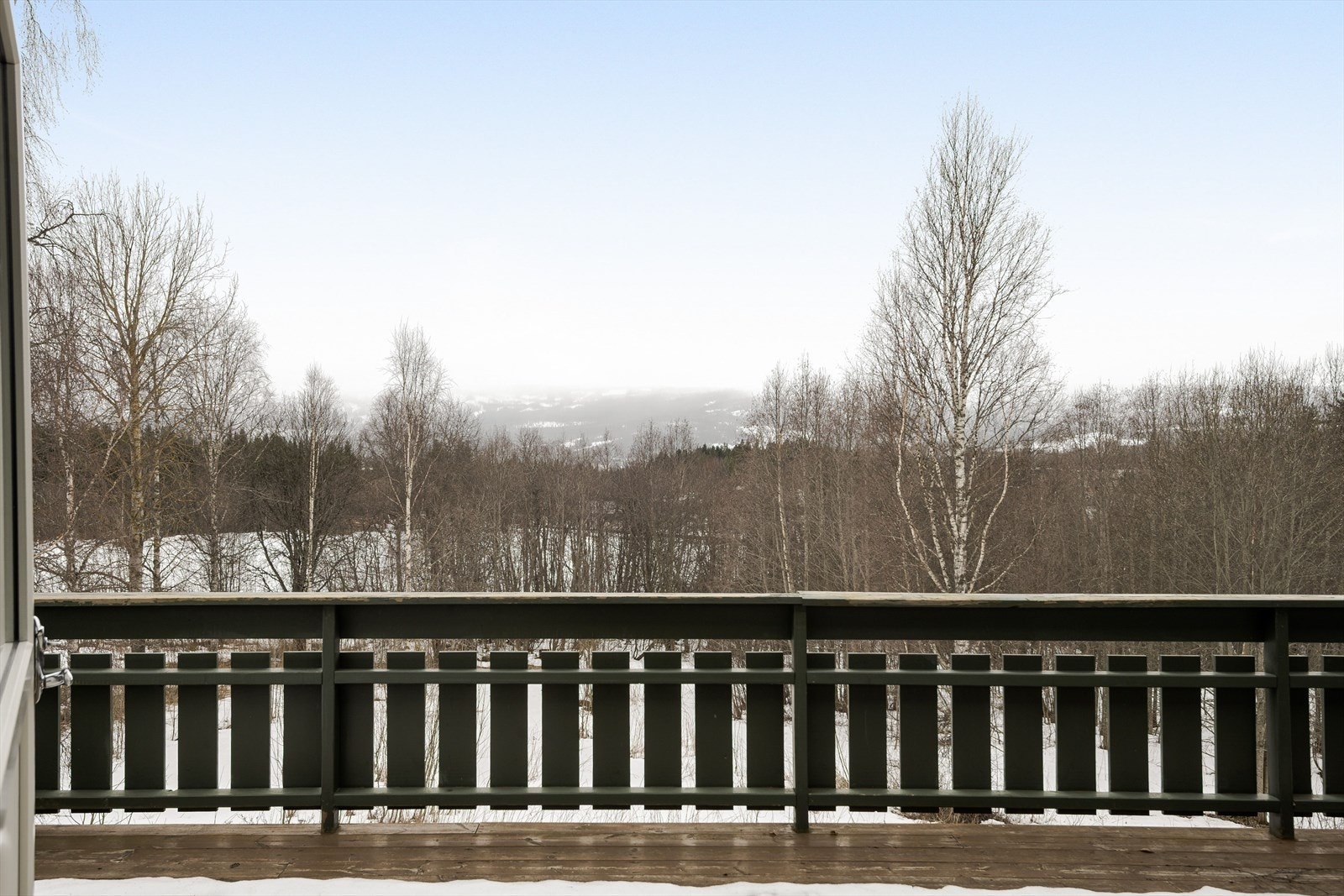 VFra den solrike terrassen er det flott utsikt utover området. Galleribilde
