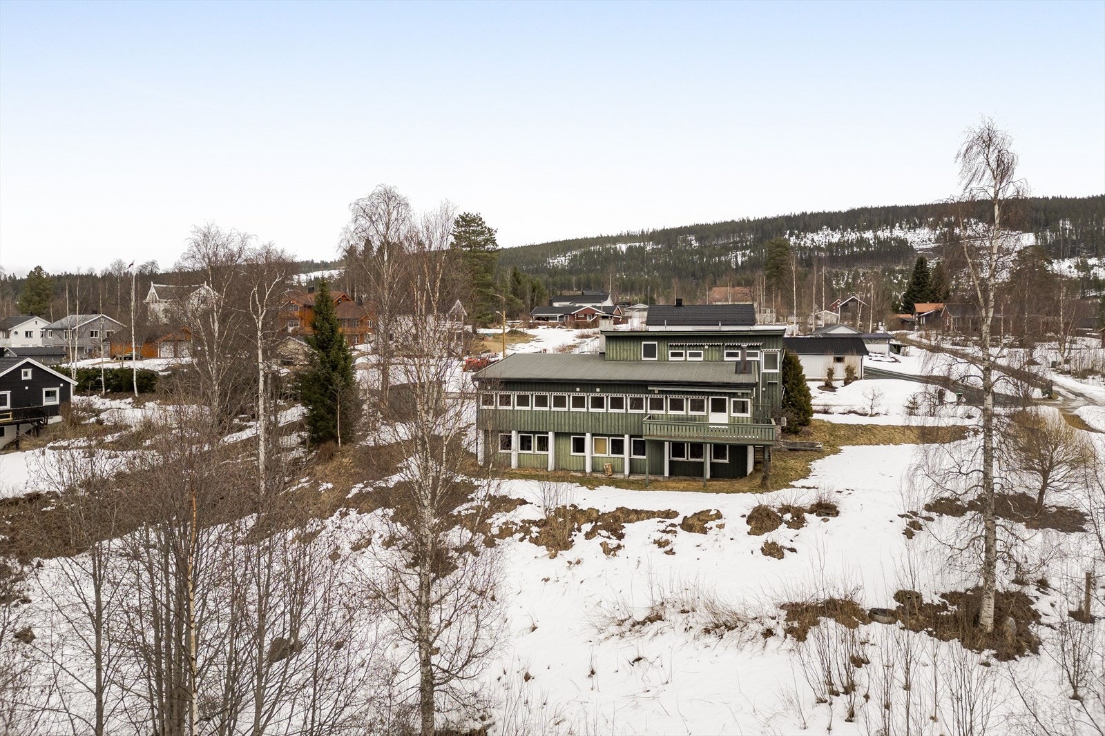 Eiendommen ligger sentralt plassert i Koppang, med nærhet til skoler, barnehage og dagligvare. Galleribilde