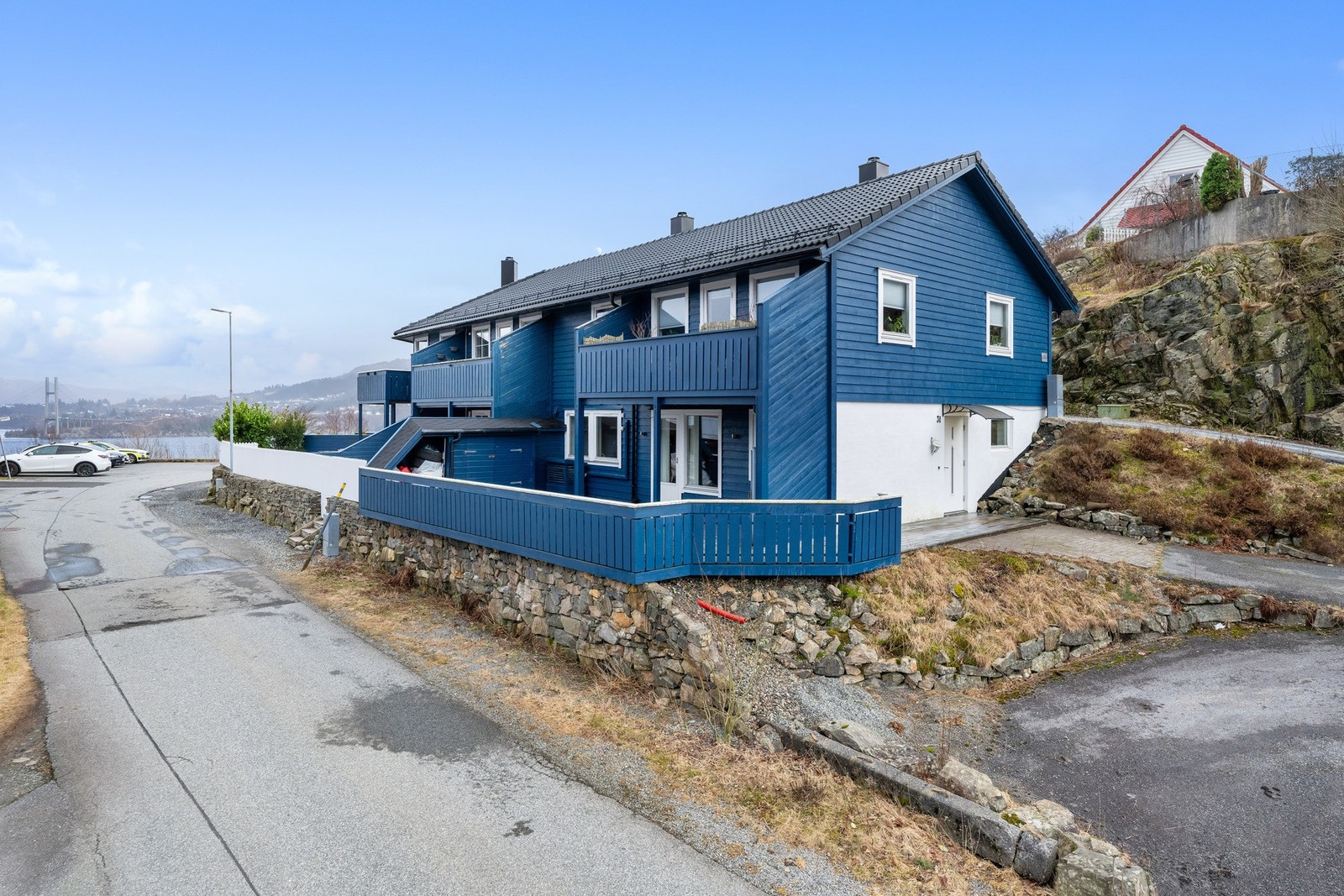 Leiligheten har en svært sentral og attraktiv beliggenhet på Frekhaug. Galleribilde