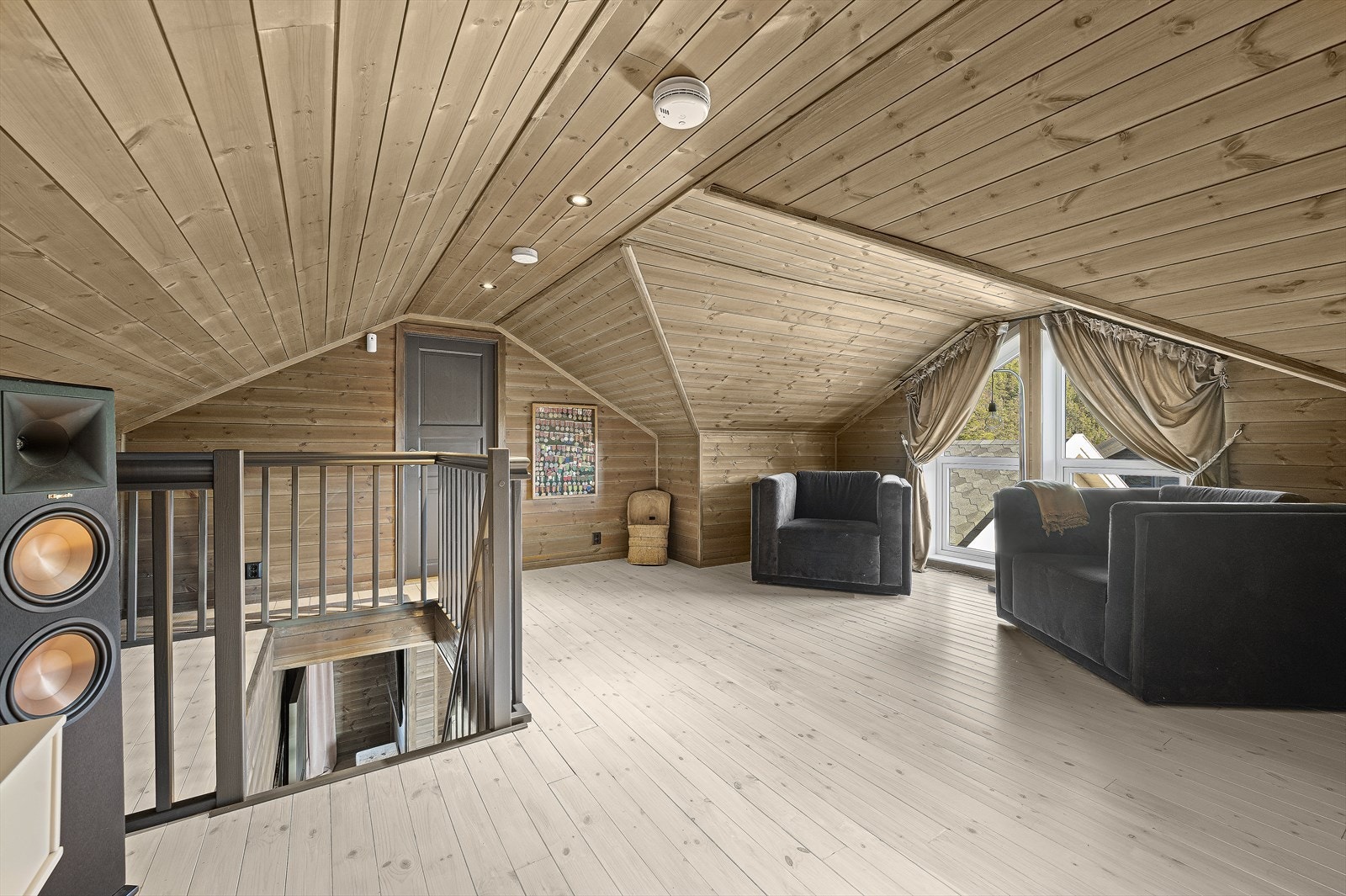 Loftstuen er lekker og romslig Galleribilde