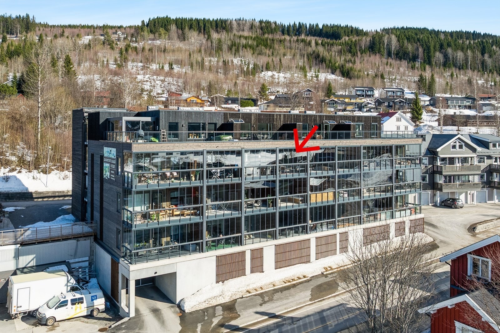 Leiligheten ligger i 3. etasje, med bod og parkeringsplass i felles garasjekjeller. Galleribilde