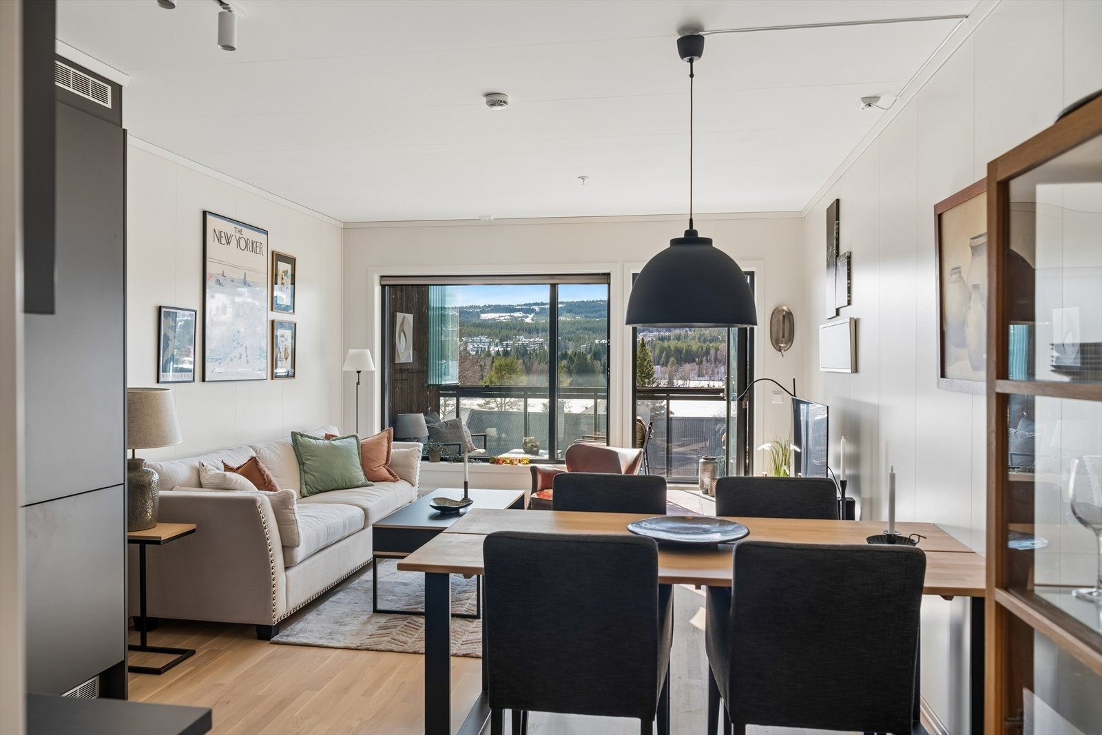 Praktisk og lettstelt, vannbåren varme og balansert ventilasjonsanlegg Galleribilde