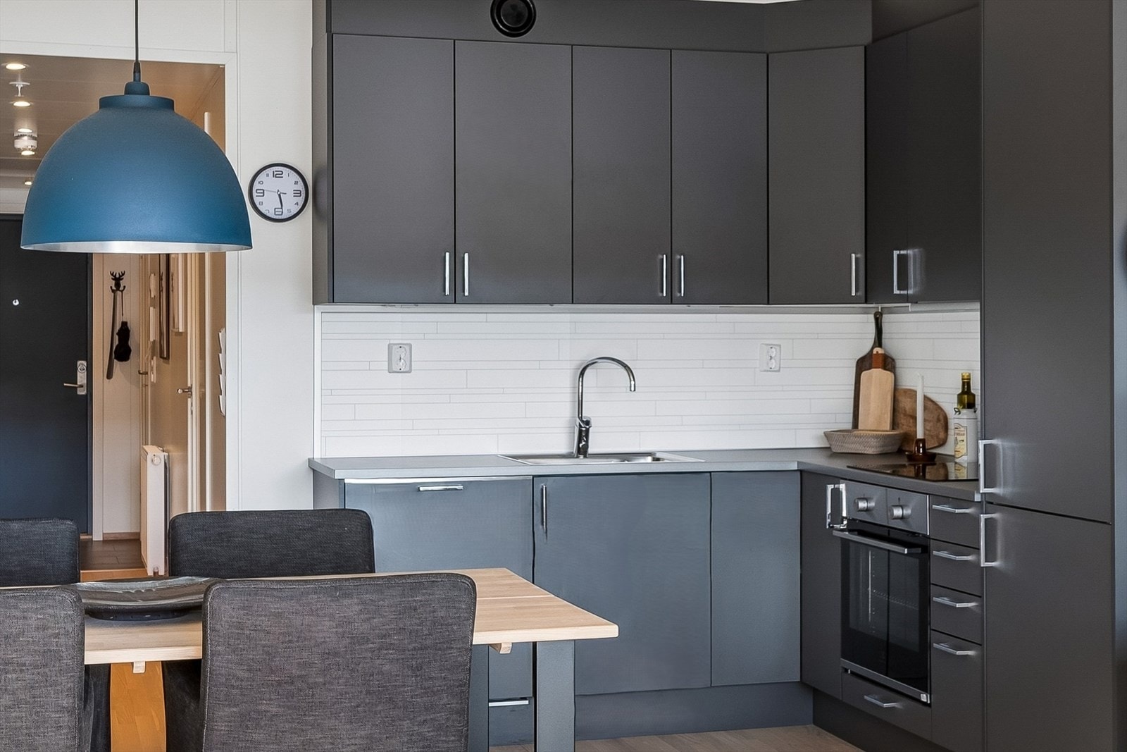 Montert komfyrvakt og lekkasjestoppsystem Galleribilde