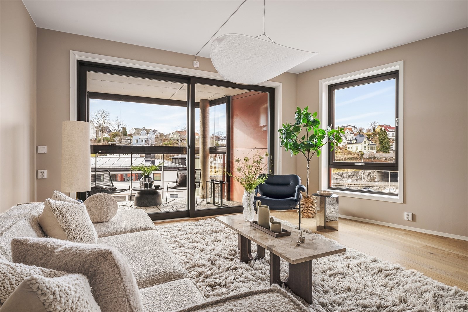 Velkommen til Apeltunvegen 2F presentert av Fana Sparebank Eiendom v/ Isaac Dahlin og Atle Seim Galleribilde