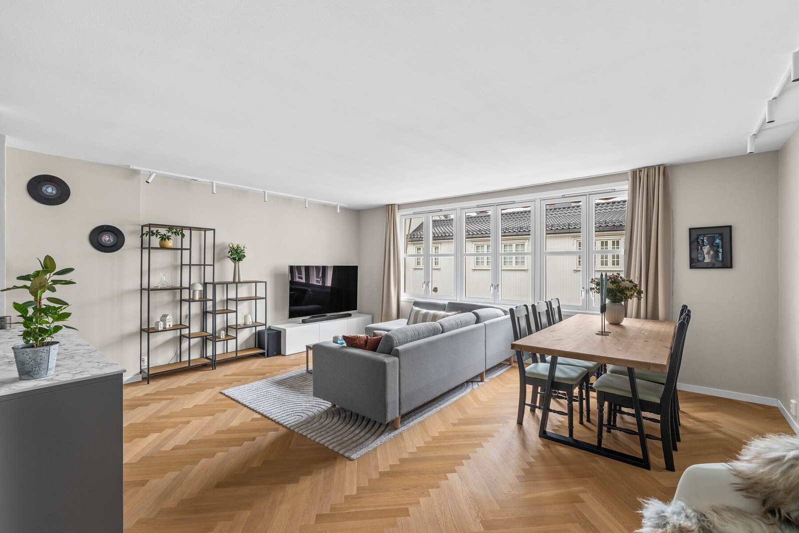 Eie Tønsberg v/ Robert Hoff ønsker velkommen til Munkegaten 9A Foto Asmyhr (Fotograf: Tony Rene Asmyhr) Galleribilde