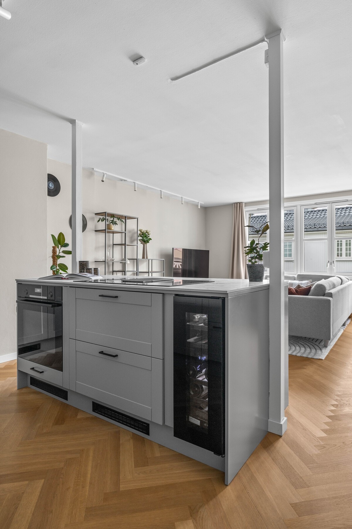 Åpen kjøkkenløsning - perfekt for sosiale sammenkomster. Galleribilde