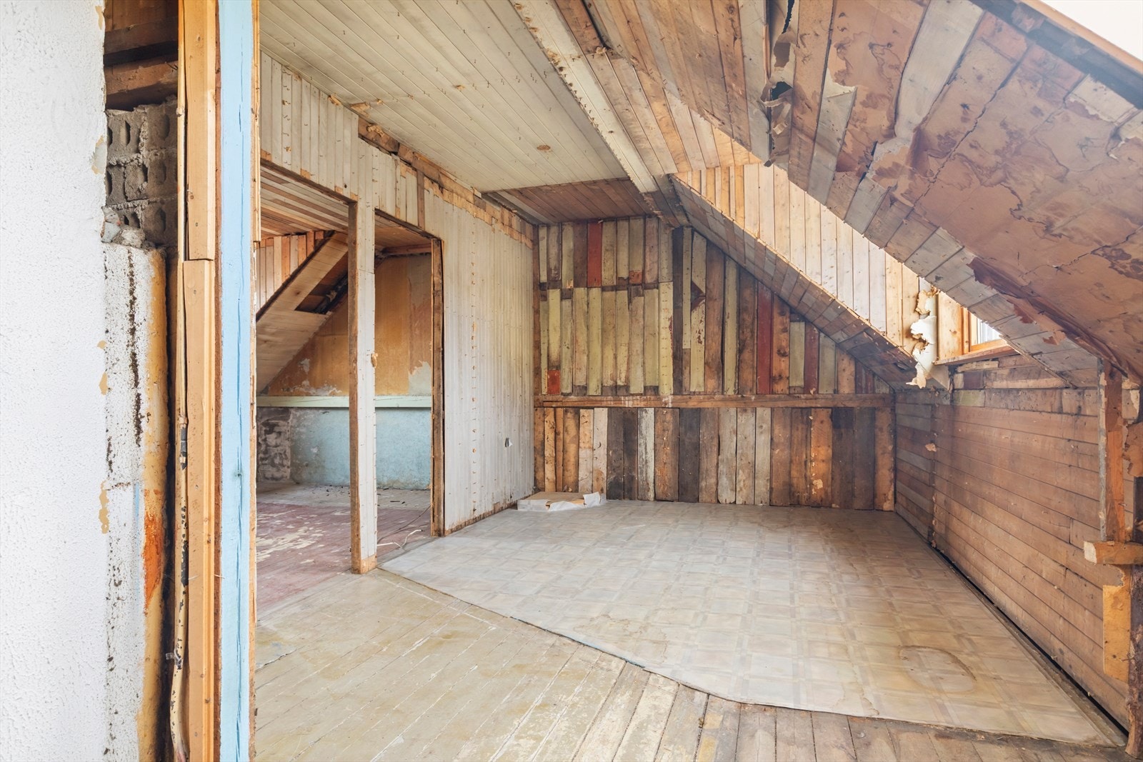 Loft, er per dags dato revet ut. Galleribilde