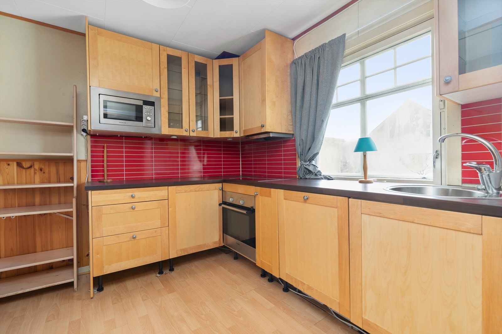 Kjøkken med nyere innredning Galleribilde