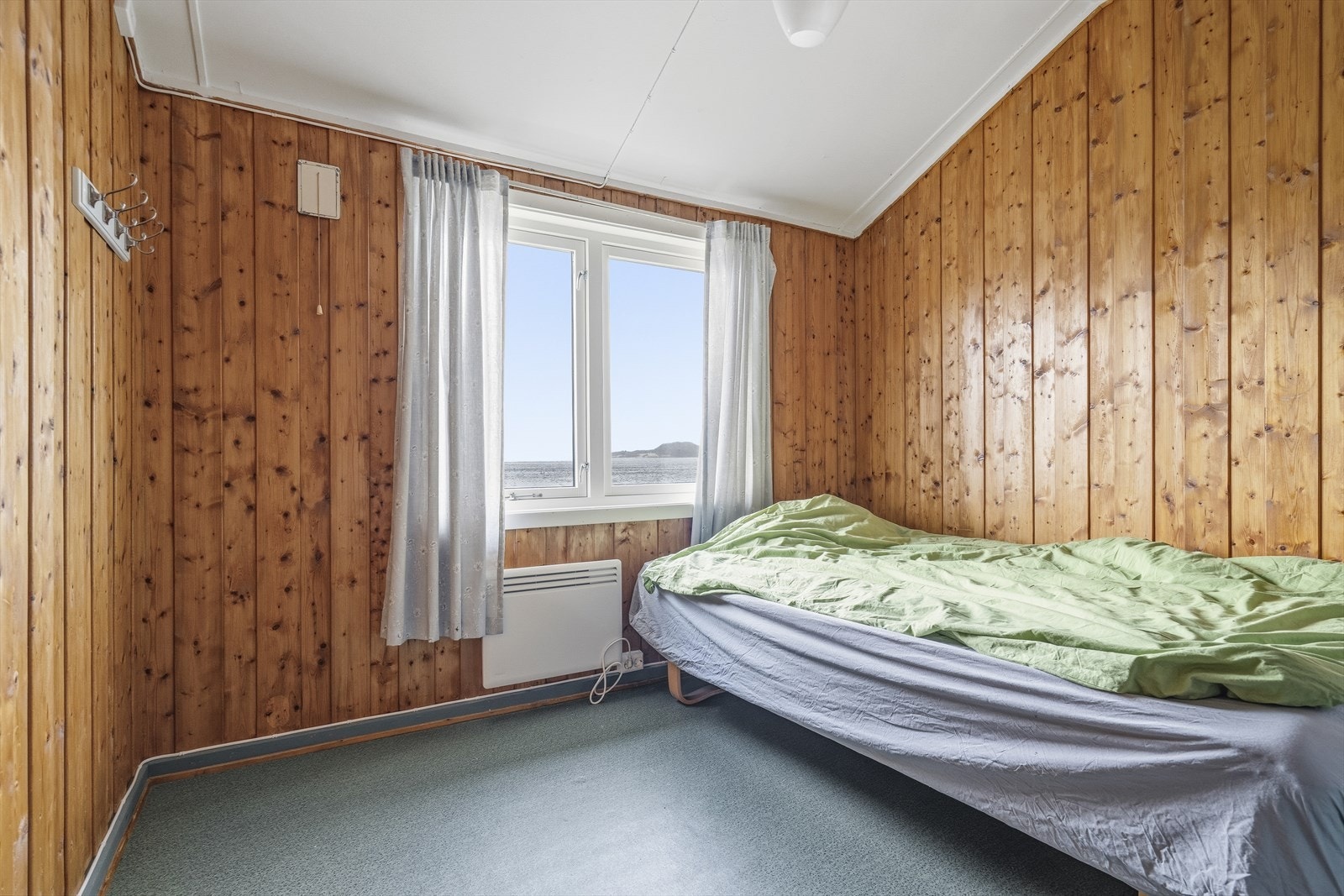 Soverom to byr på god plass til seng og øvrige møbler, og kan enkelt innredes etter behov. Galleribilde