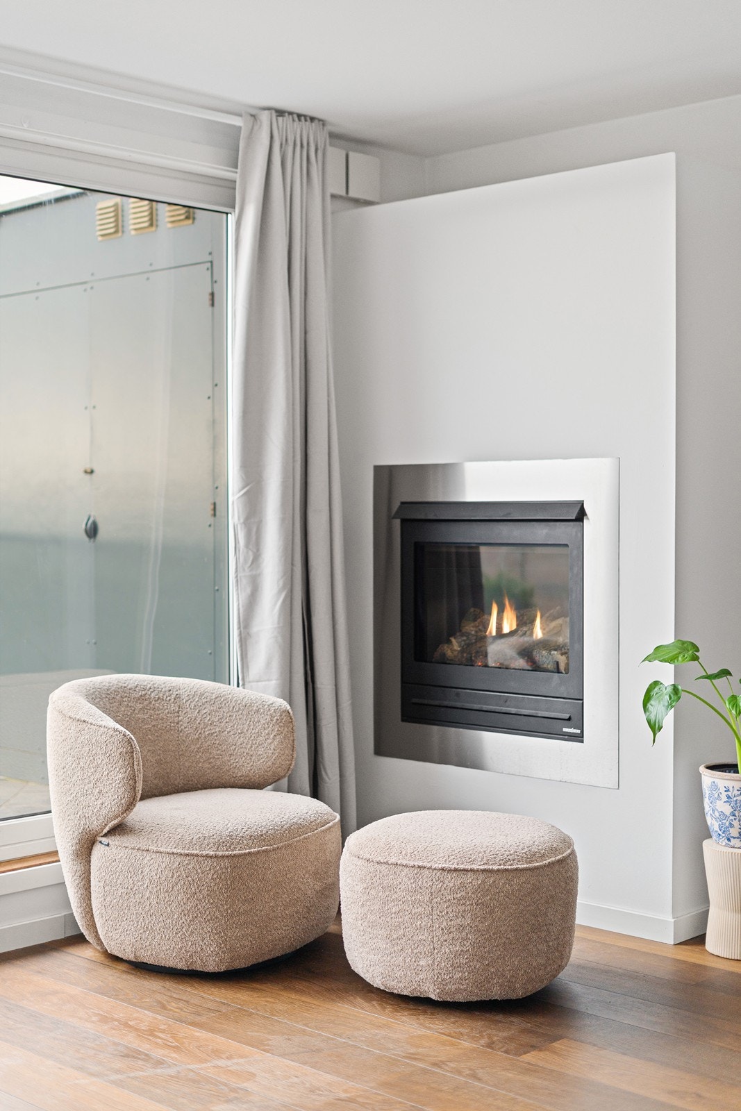 Sett deg ved gasspeisen og nyt den behagelige varmen på kalde vinterdager. Galleribilde