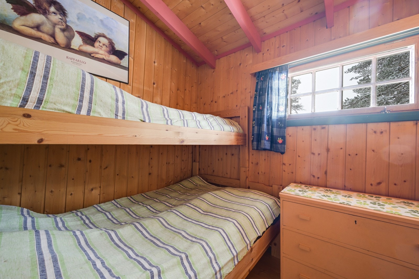 Det midterste rommet er størst og har familiekøye Galleribilde