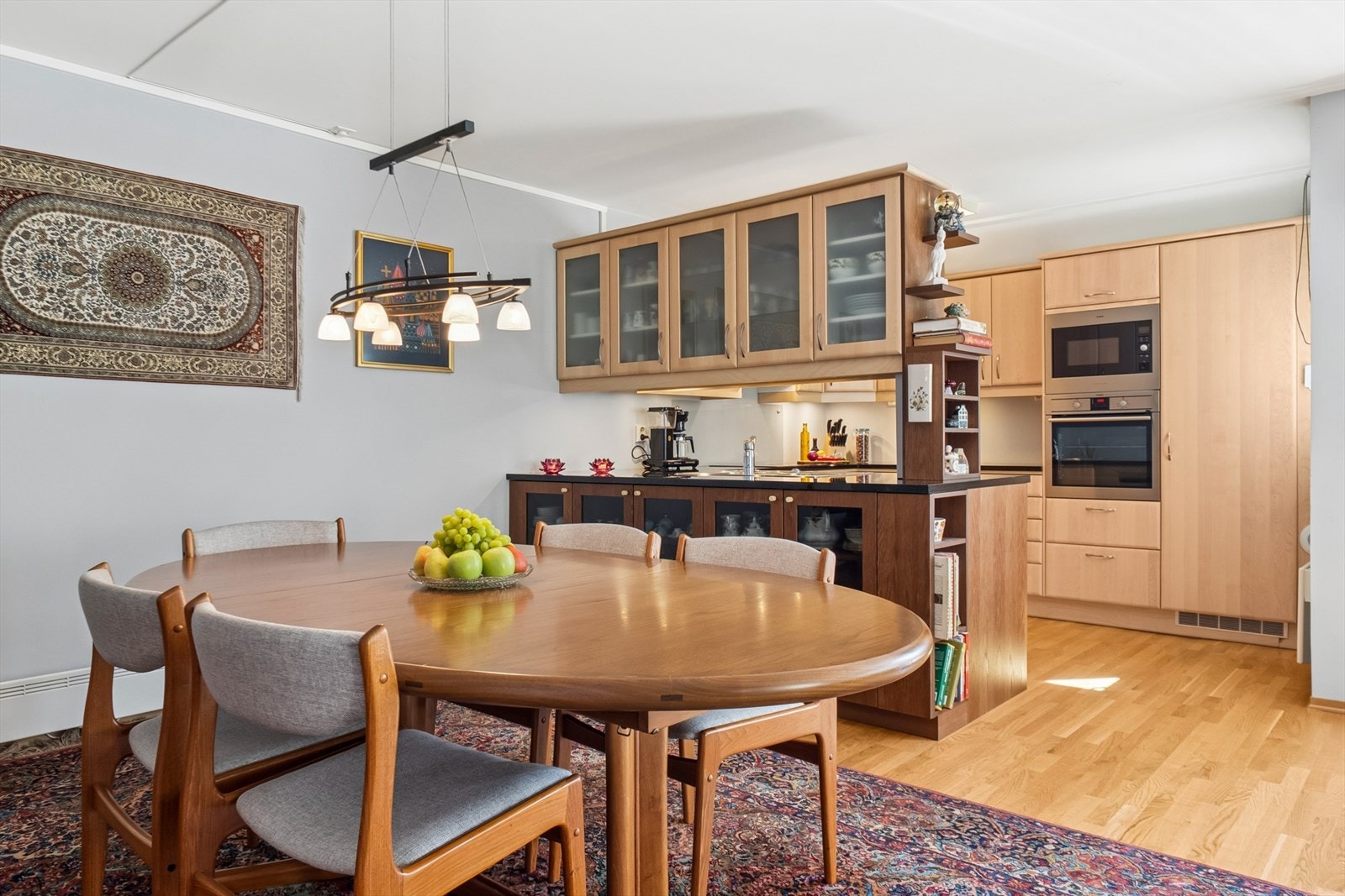 Her inviteres det til en rolig kopp med morgenkaffe - Eller en rask matbit til folk på farten. Galleribilde