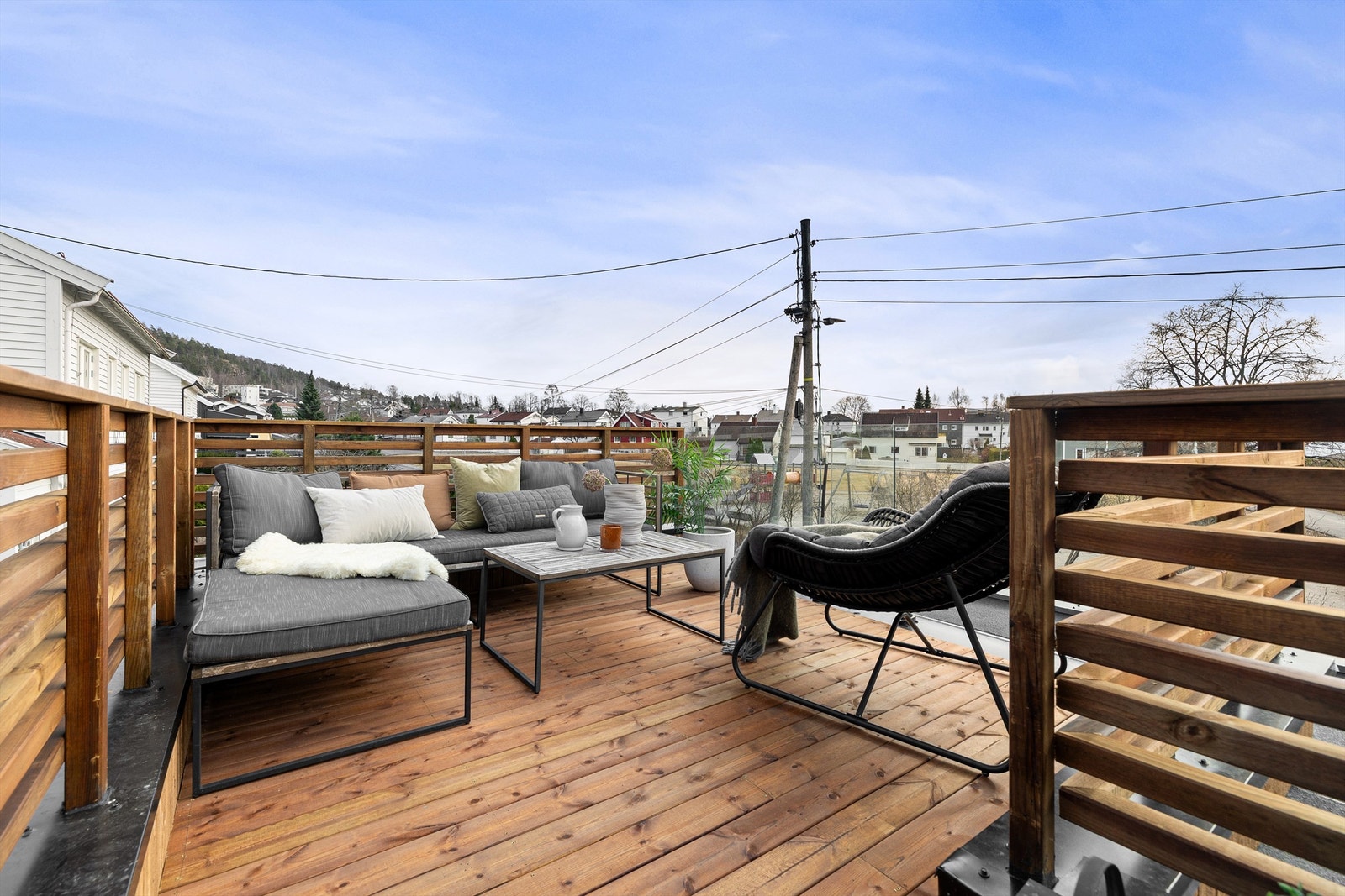 Terrassen har fantastiske solforhold og fungerer som en naturlig forlengelse av oppholdsrommet i sommerhalvåret Galleribilde