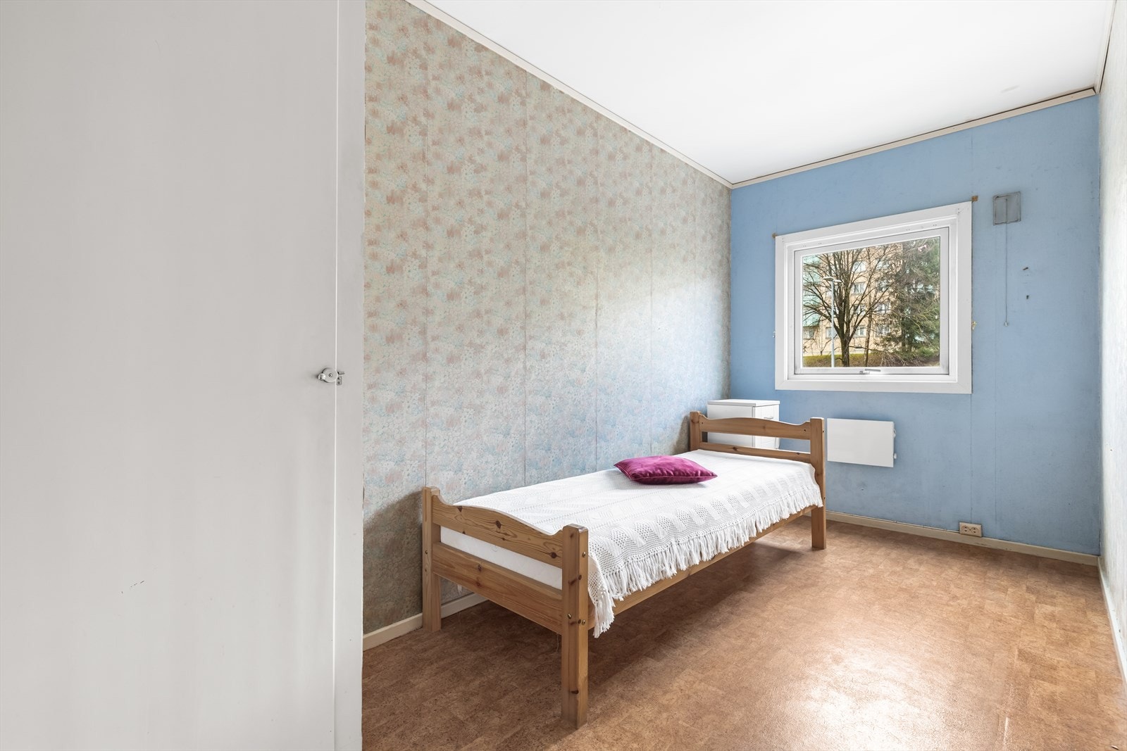 Leilighetens andre soverom passer utmerket som barnerom, gjesterom eller kontor. Galleribilde
