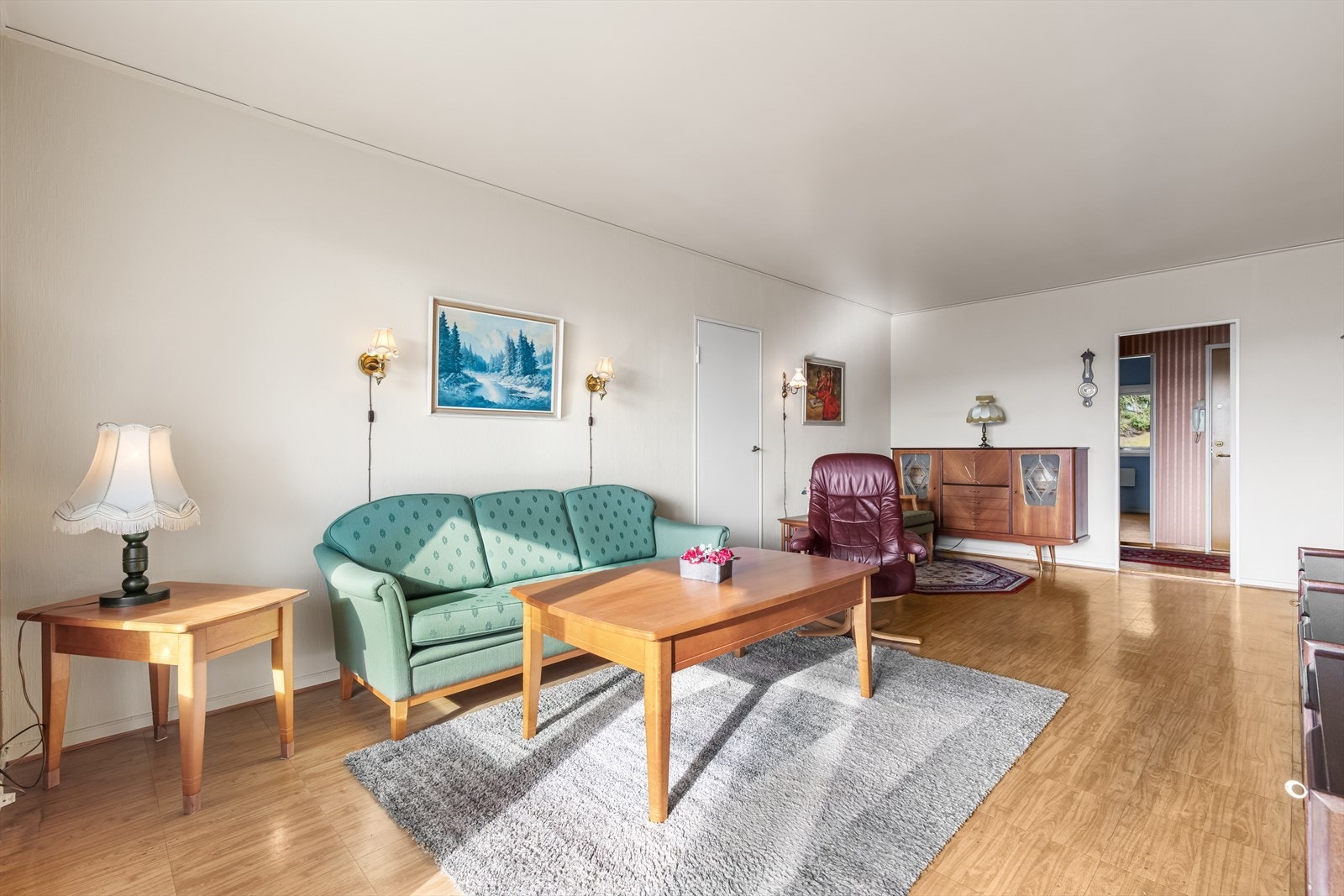 Boligen er en del av Hubroveiens borettslag som består av 184 leiligheter. Det praktiseres ikke forkjøpsrett! Galleribilde