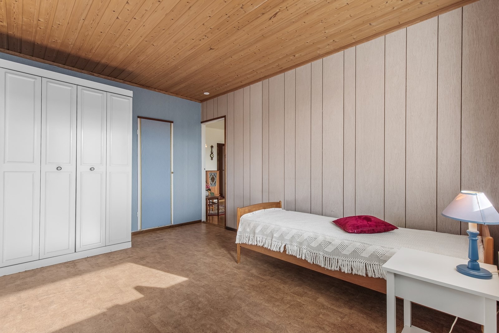 Her er det rikelig med plass for en stor garderobeløsning. Galleribilde